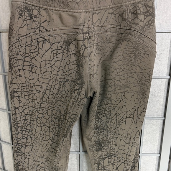 Lululemon Women’s Warm Down Jogger *7/8 Length, Size 6. - Picture 4 of 7
